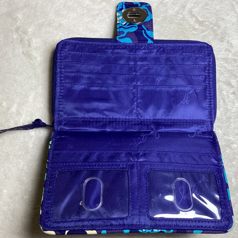 Vera Bradley Blue Bayou Quilted Cotton Turnlock Zip Around Wallet Floral‎ Purple - Picture 3 of 7
